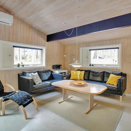 Дом отдыха Beautiful In Nexo With Sauna *