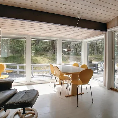 Four-bedroom In Nexo 펜션 Vester Somarken