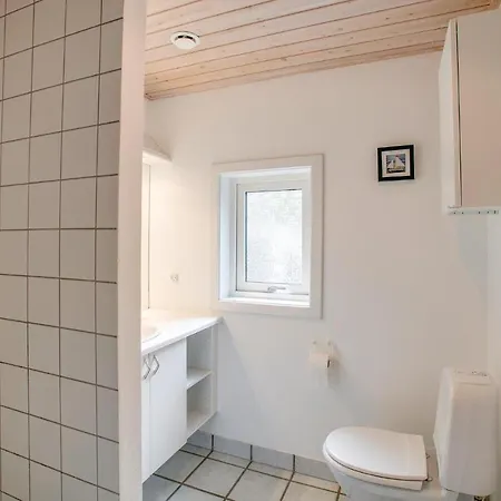 Four-bedroom In Nexo * Vester Somarken