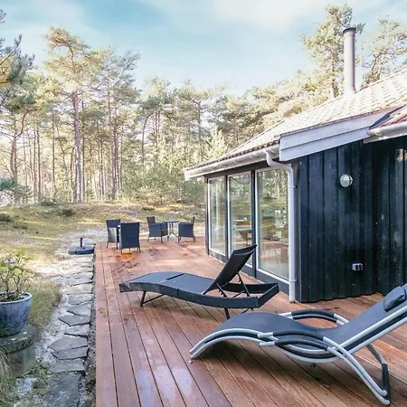 Four-bedroom In Nexo * Vester Somarken